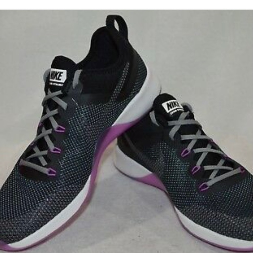 *EUC* Nike Zoom Dynamic - Size 9